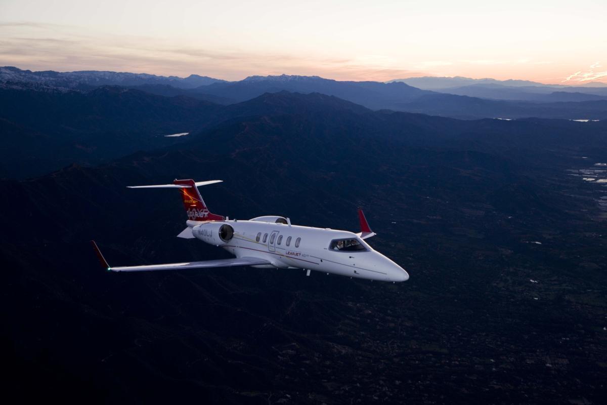 Learjet 40 light jet view 1 for Dallas charter
